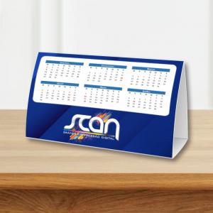 Calendário de Mesa Couchê 300gr 25x14 Impressão colorida somente frente Verniz total e porta canetas  